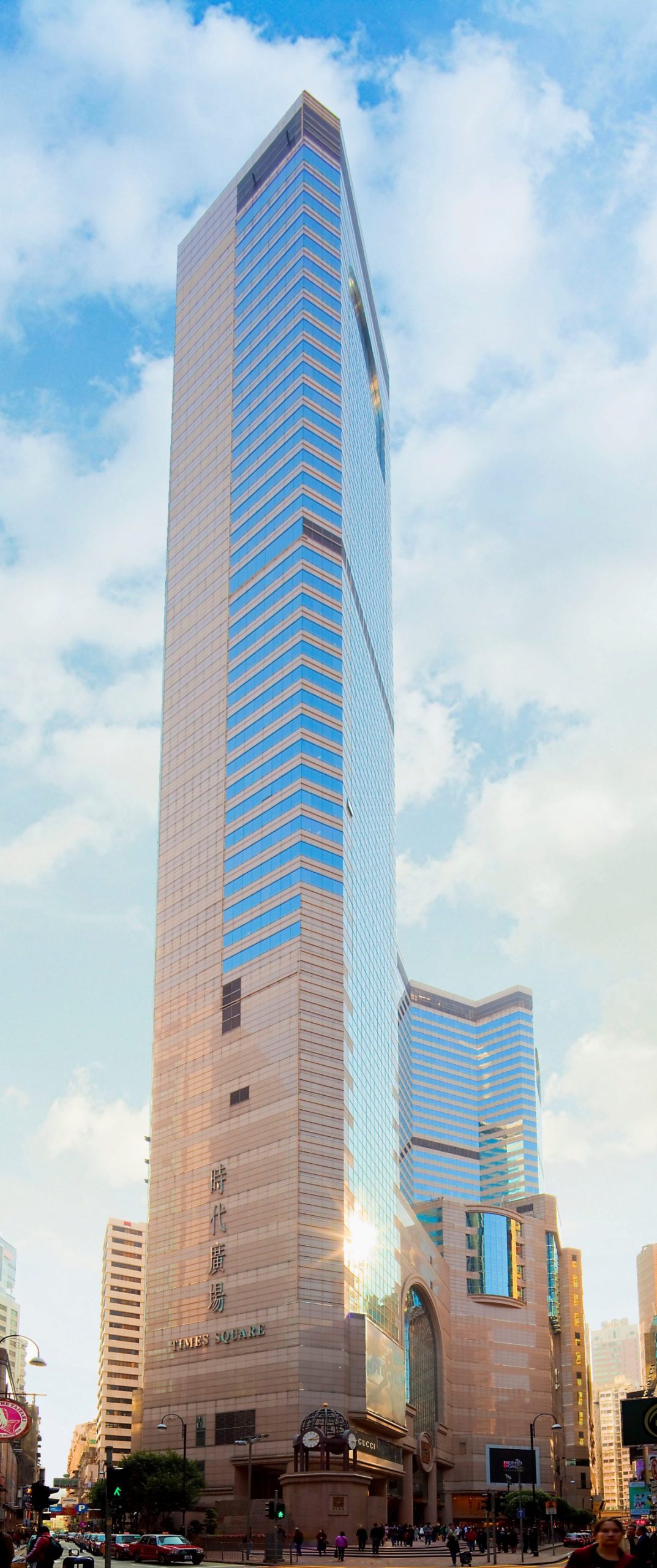 Read more about the article HK150,000 Cash Stolen from AXA Office at Times Square Details Revealed