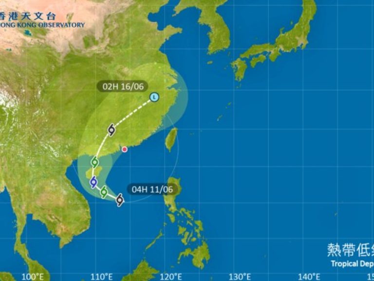 Hong Kong Issues T1 Storm Signal at 2:20pm