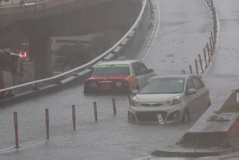 香港黑色暴雨警告工作安排 勞動法下員工可提前離開嗎？