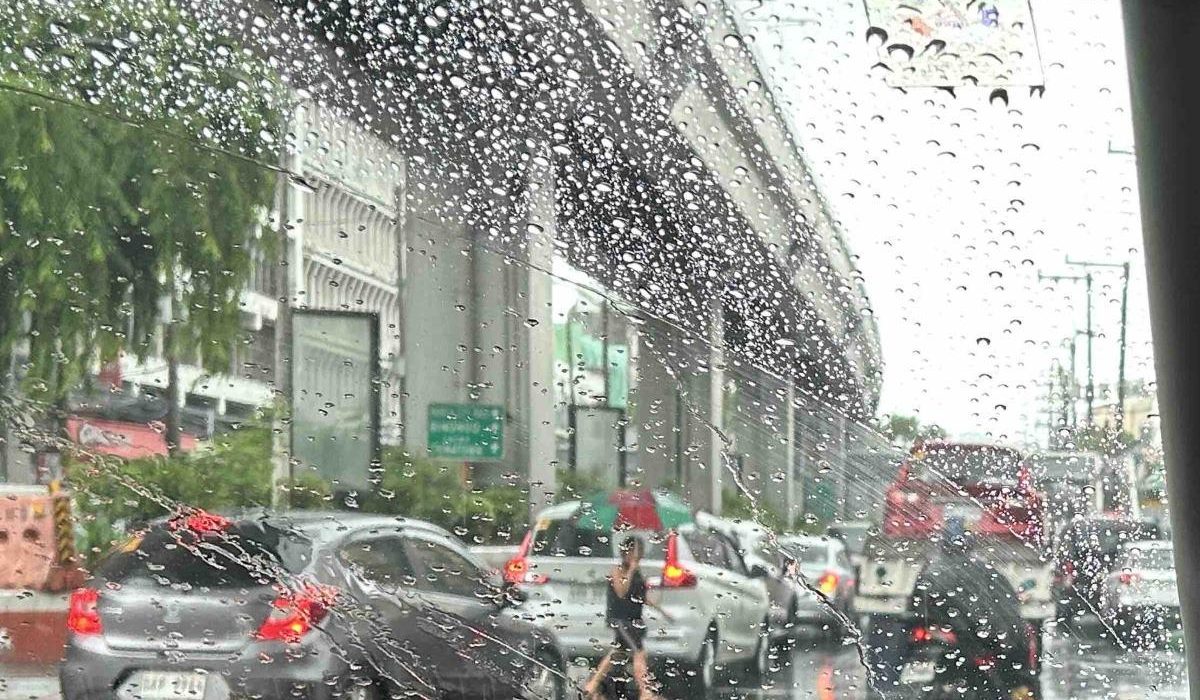 Hong Kong Weather Update August 2025 Southwest Monsoon Heavy Showers Guangdong Hot Southern China Low Pressure Luzon Thunderstorms