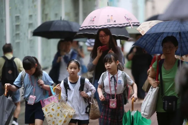 超強颱風樺加沙：香港學校暫停上課兩天