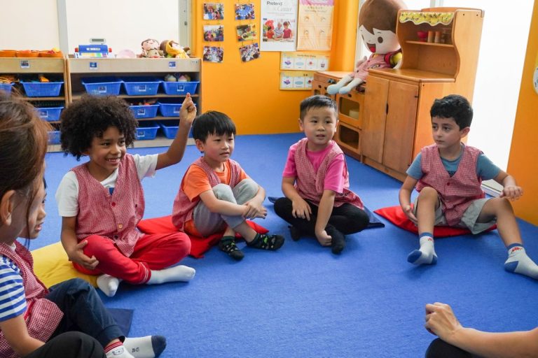 香港因颱風警告暫停幼稚園和特殊學校課程