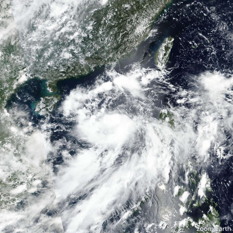 Hong Kong T8 Storm Signal: Tapah Impact & Safety Tips