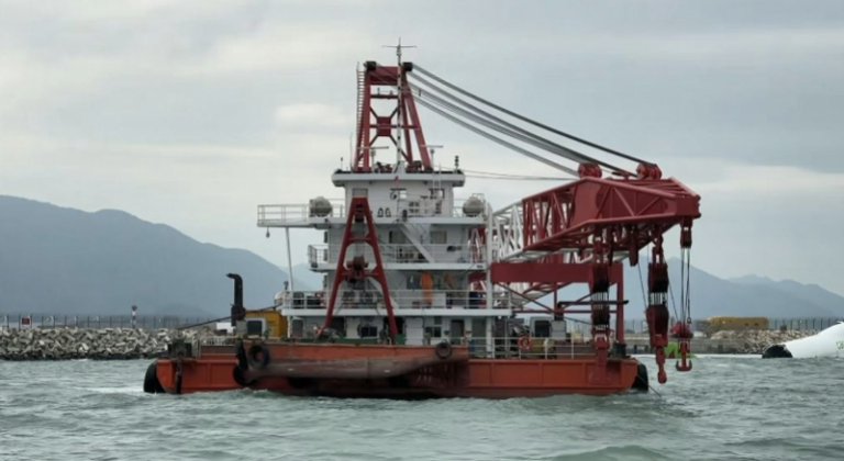 North Runway Closes at HKIA for Cargo Plane Salvage Operation