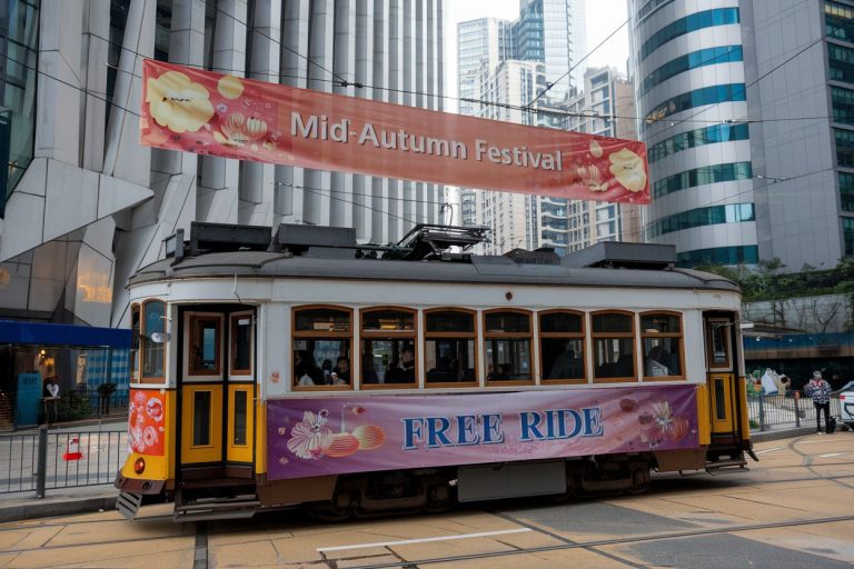 中秋節期間香港提供免費輕鐵和電車服務