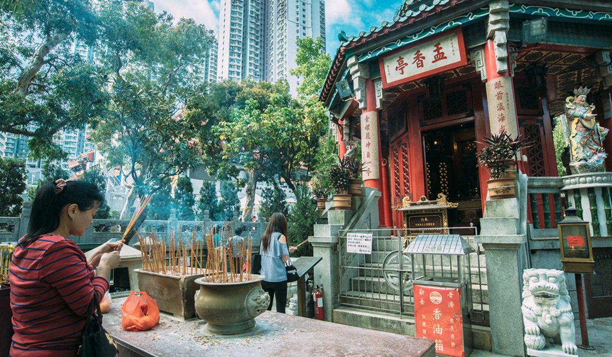 Fire in Wong Tai Sin Shopping Mall Parking Lot: No Injuries Reported