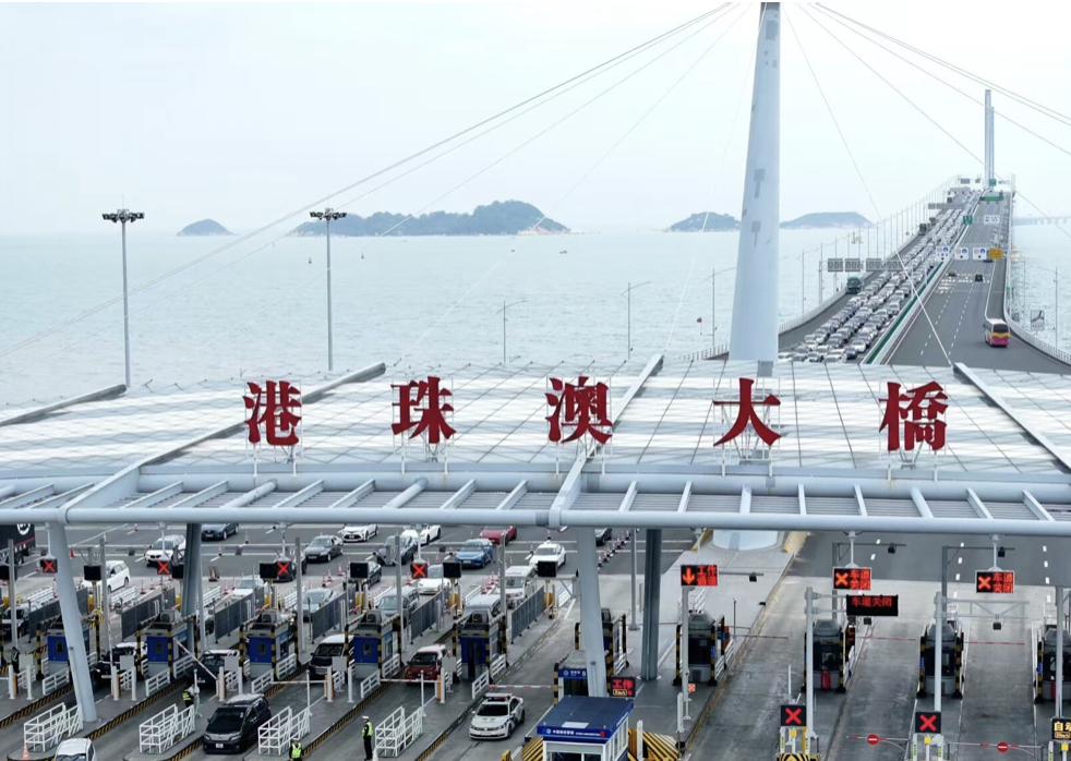 Mainland Cars to Drive into Hong Kong Before Christmas