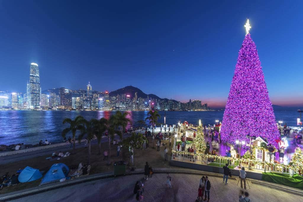 Hong Kong’s Central Skyline Aglow With Holiday Light Show